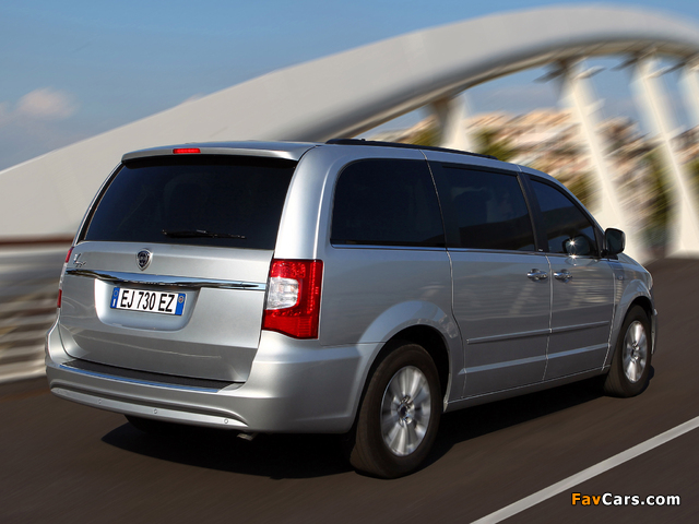 Lancia Voyager 2011 pictures (640 x 480)