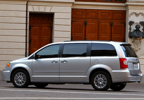 Pictures of Lancia Voyager 2011