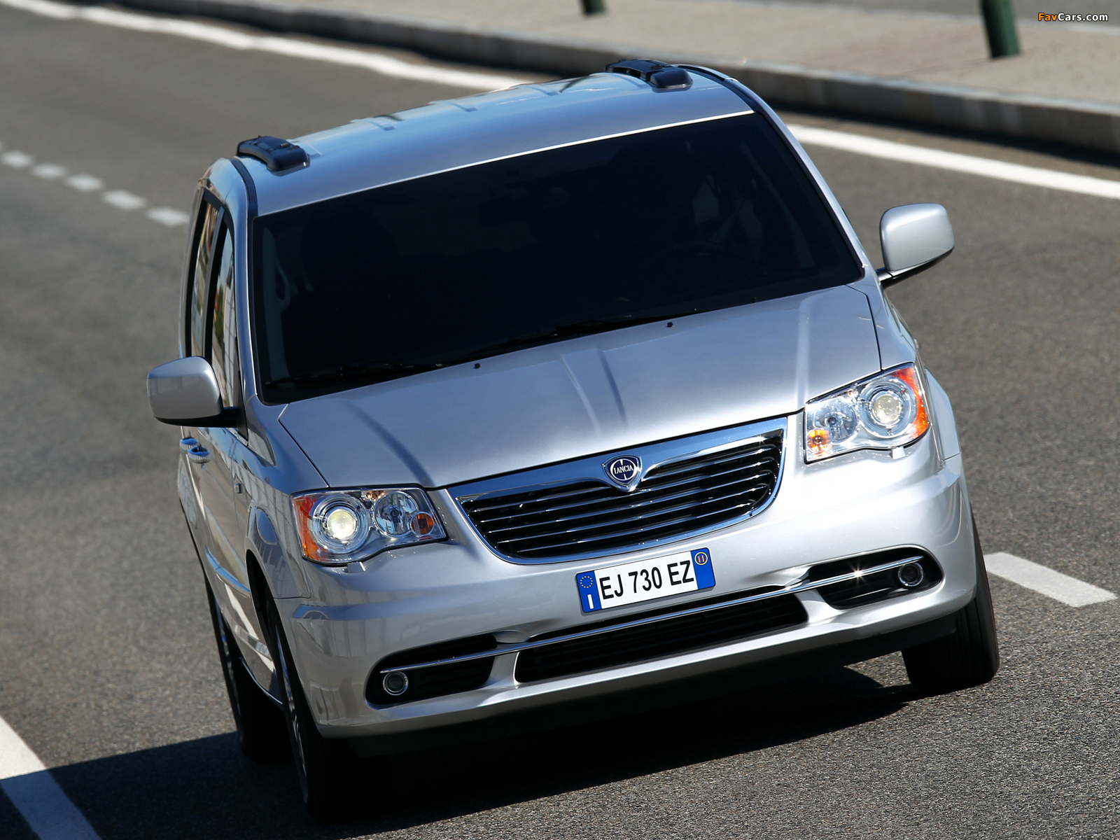 Pictures of Lancia Voyager 2011 (1600 x 1200)