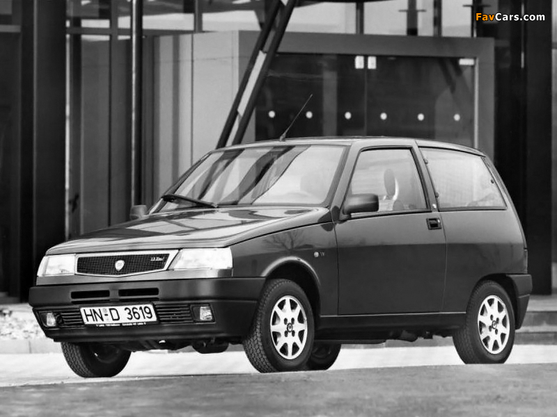 Lancia Y10 1992–95 photos (800 x 600)