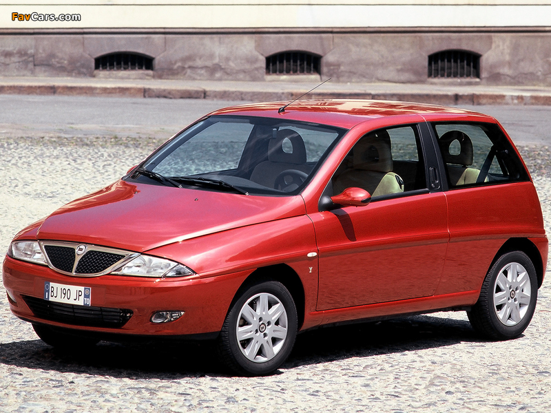 Lancia Y (840) 2000–03 images (800 x 600)