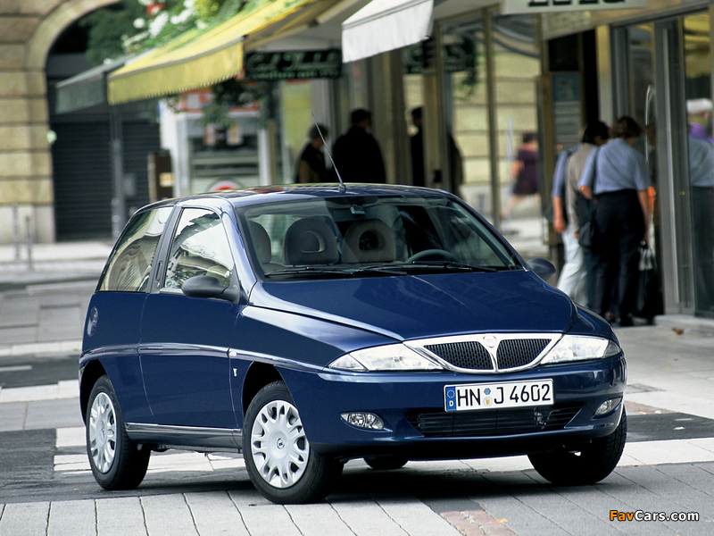 Lancia Y (840) 2000–03 images (800 x 600)