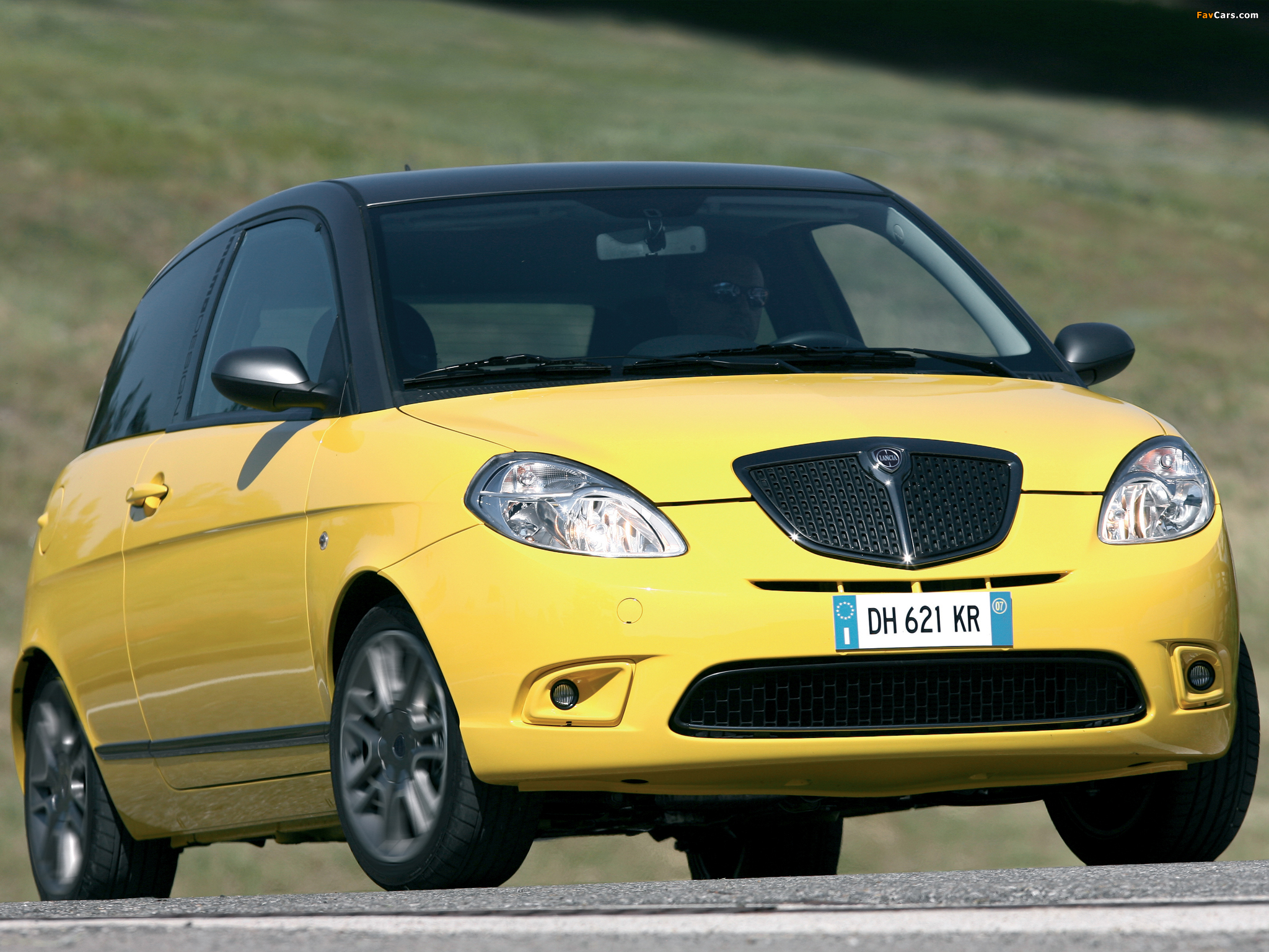 Lancia Ypsilon Sport MomoDesign 2007–11 wallpapers (2048 x 1536)