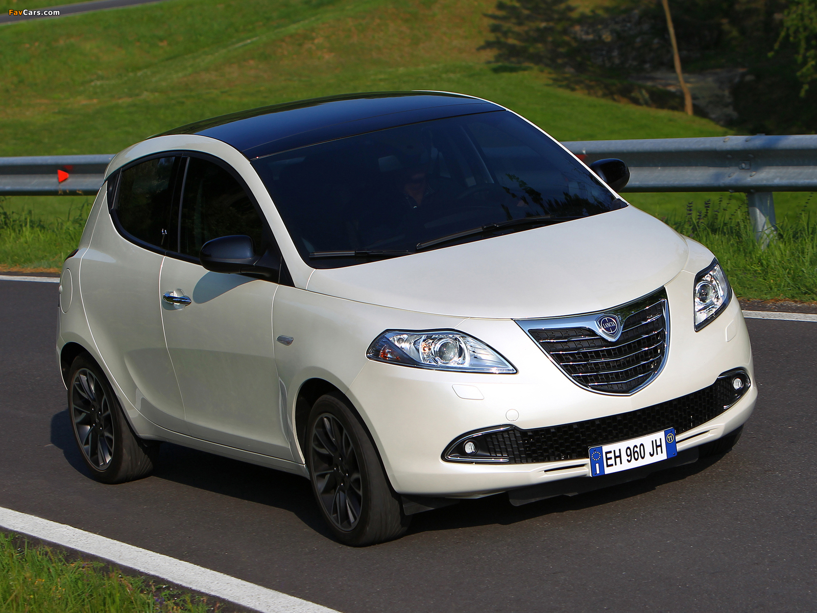 Lancia Ypsilon (846) 2011 pictures (1600 x 1200)