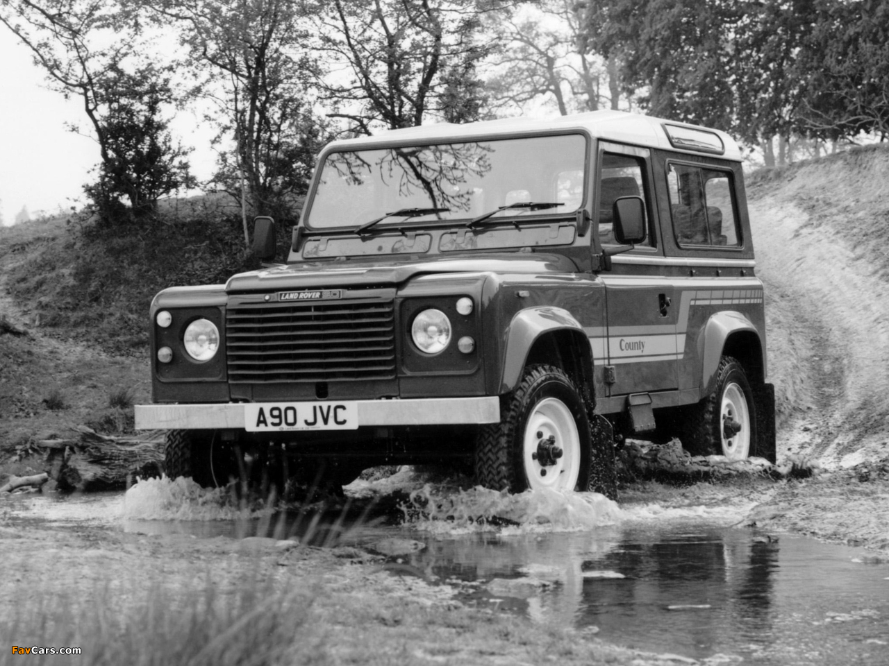 Land Rover 90 County Station Wagon 1983–90 photos (1280 x 960)