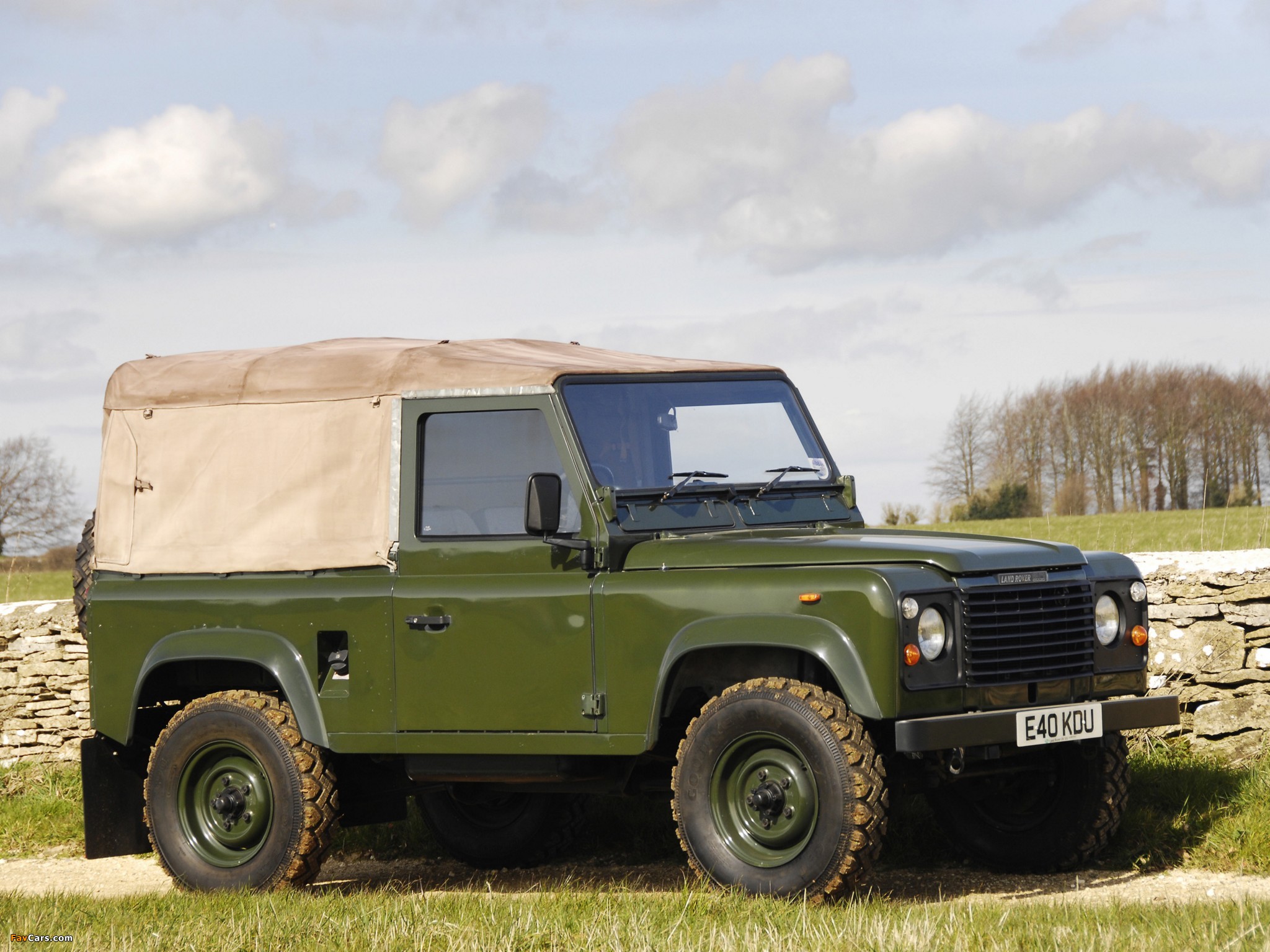 Land Rover 90 Soft Top 1983–90 images (2048 x 1536)
