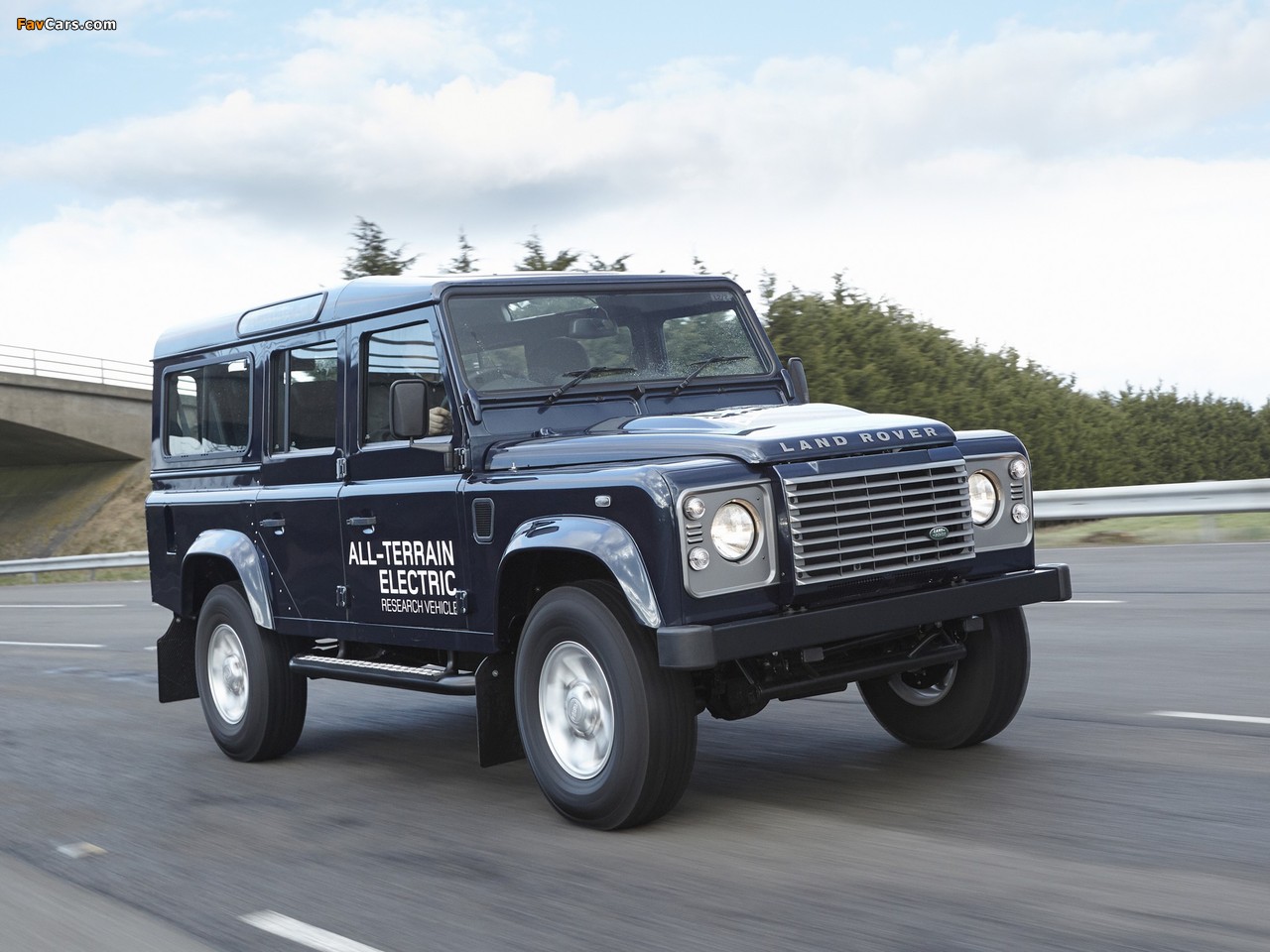 Land Rover Electric Defender Research Vehicle 2013 pictures (1280 x 960)