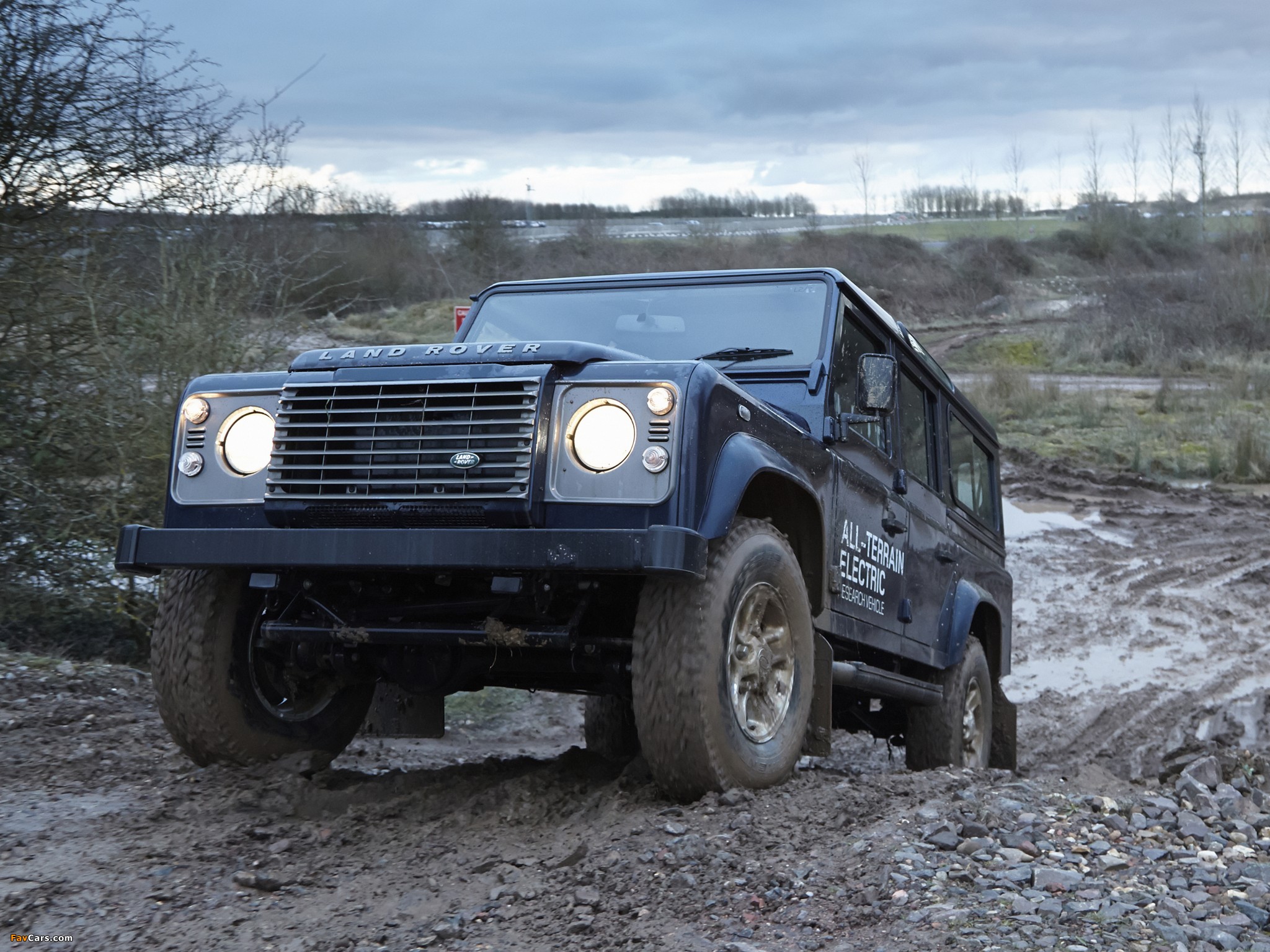 Land Rover Electric Defender Research Vehicle 2013 wallpapers (2048 x 1536)