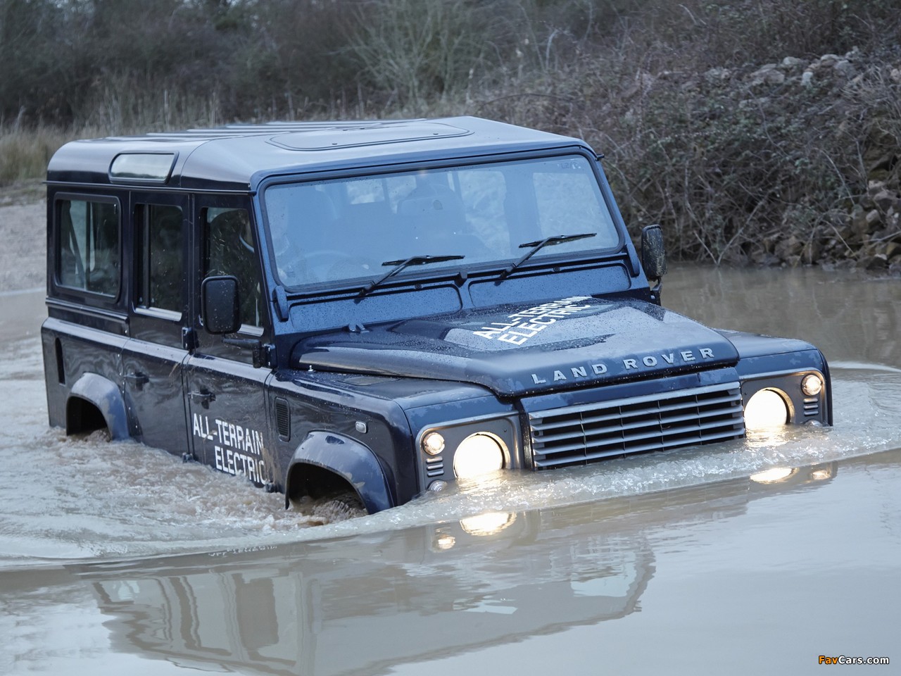 Land Rover Electric Defender Research Vehicle 2013 wallpapers (1280 x 960)