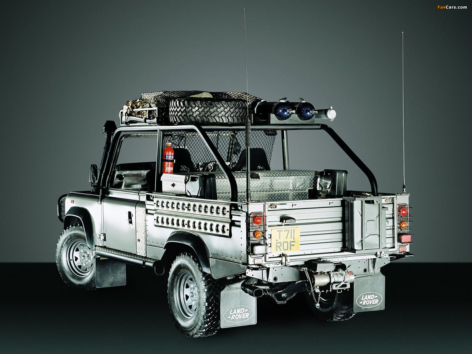 Images of Land Rover Defender 90 Tomb Raider 2001 (1600 x 1200)