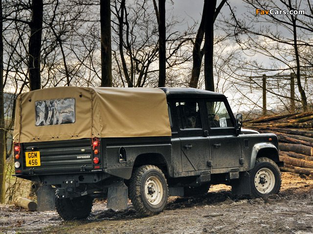 Images of Land Rover Defender 130 Double Cab High Capacity Pickup UK-spec 2007 (640 x 480)