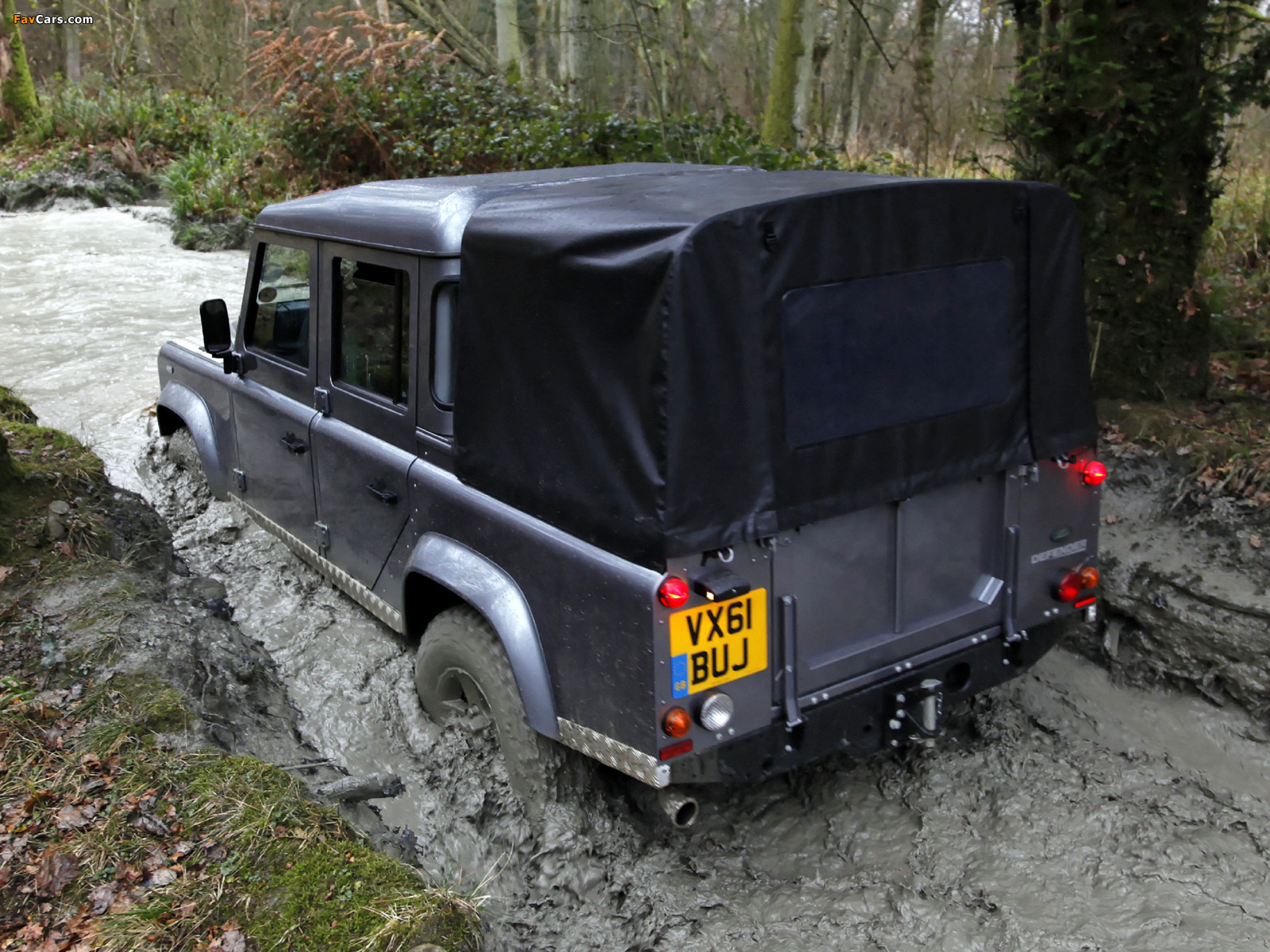 Images of Land Rover Defender 110 Double Cab Pickup UK-spec 2007 (1600 x 1200)