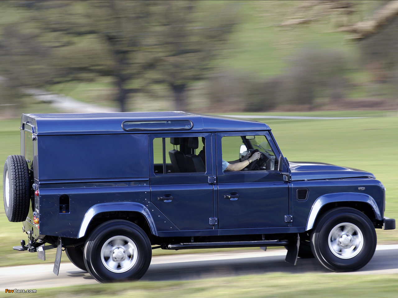 Images of Land Rover Defender 110 Utility Wagon UK-spec 2009 (1280 x 960)