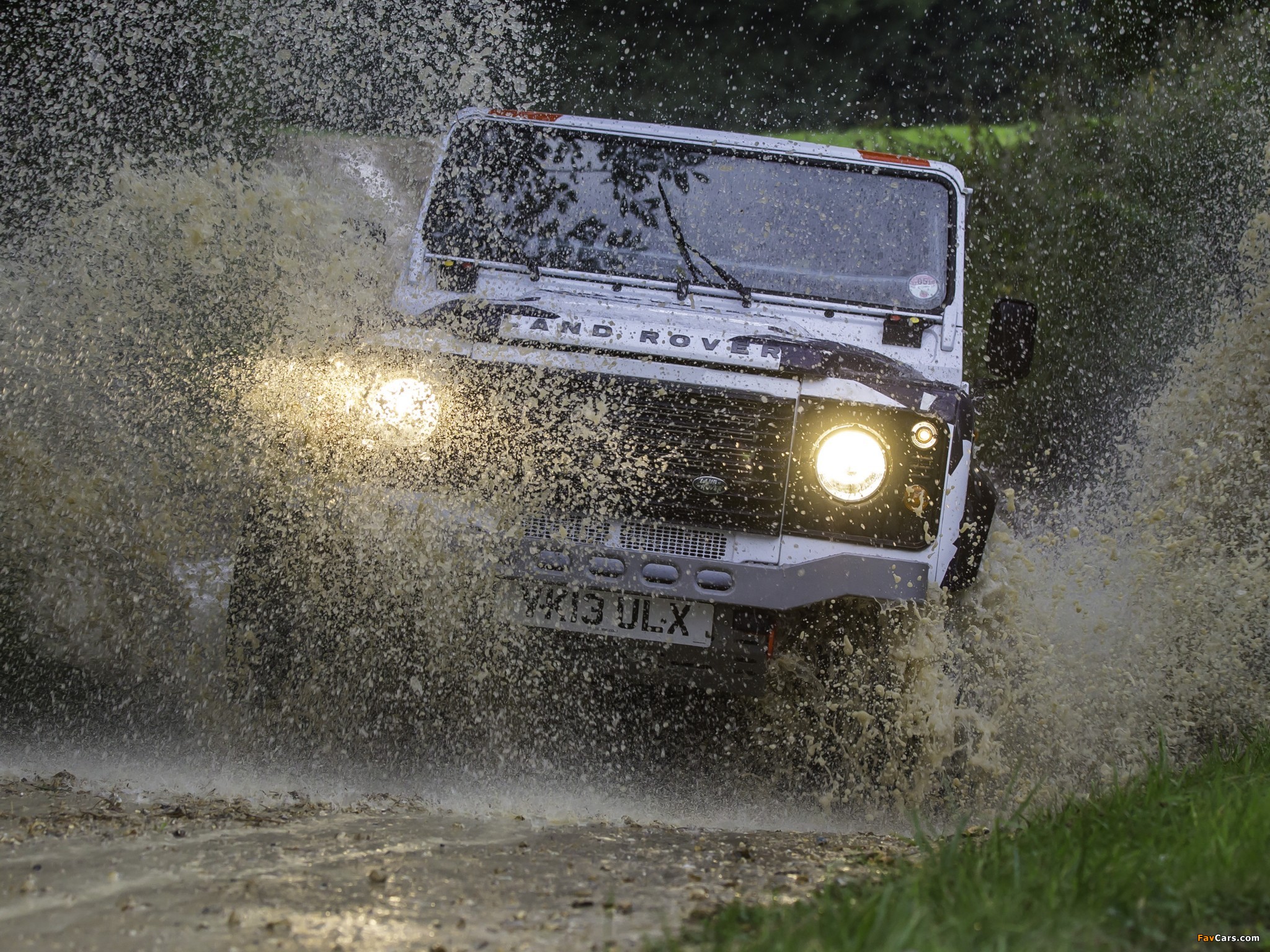 Images of Land Rover Defender Challenge Car 2014 (2048 x 1536)
