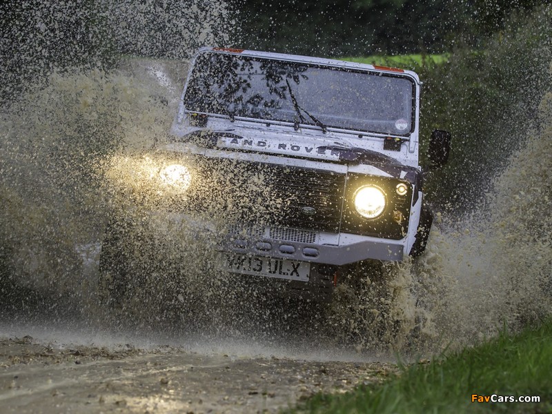 Images of Land Rover Defender Challenge Car 2014 (800 x 600)