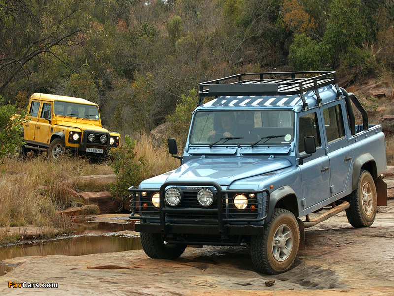 Land Rover Defender 110 Double Cab Pickup ZA-spec 1990–2007 images (800 x 600)