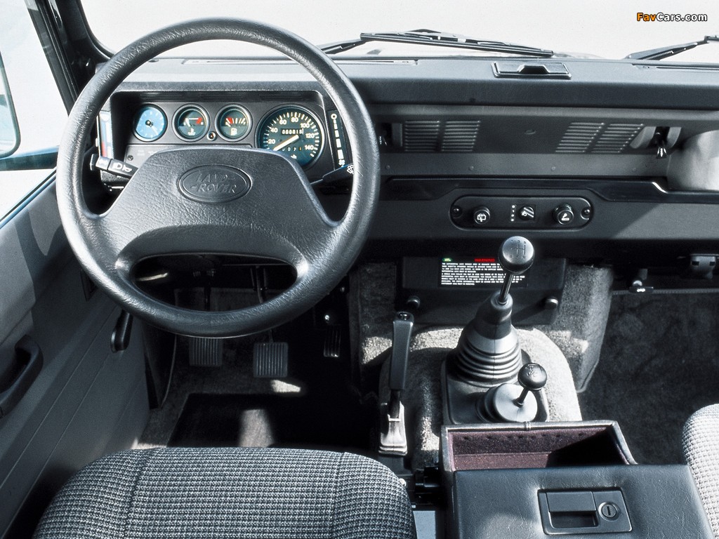 Land Rover Defender 110 Station Wagon 1990–2007 photos (1024 x 768)