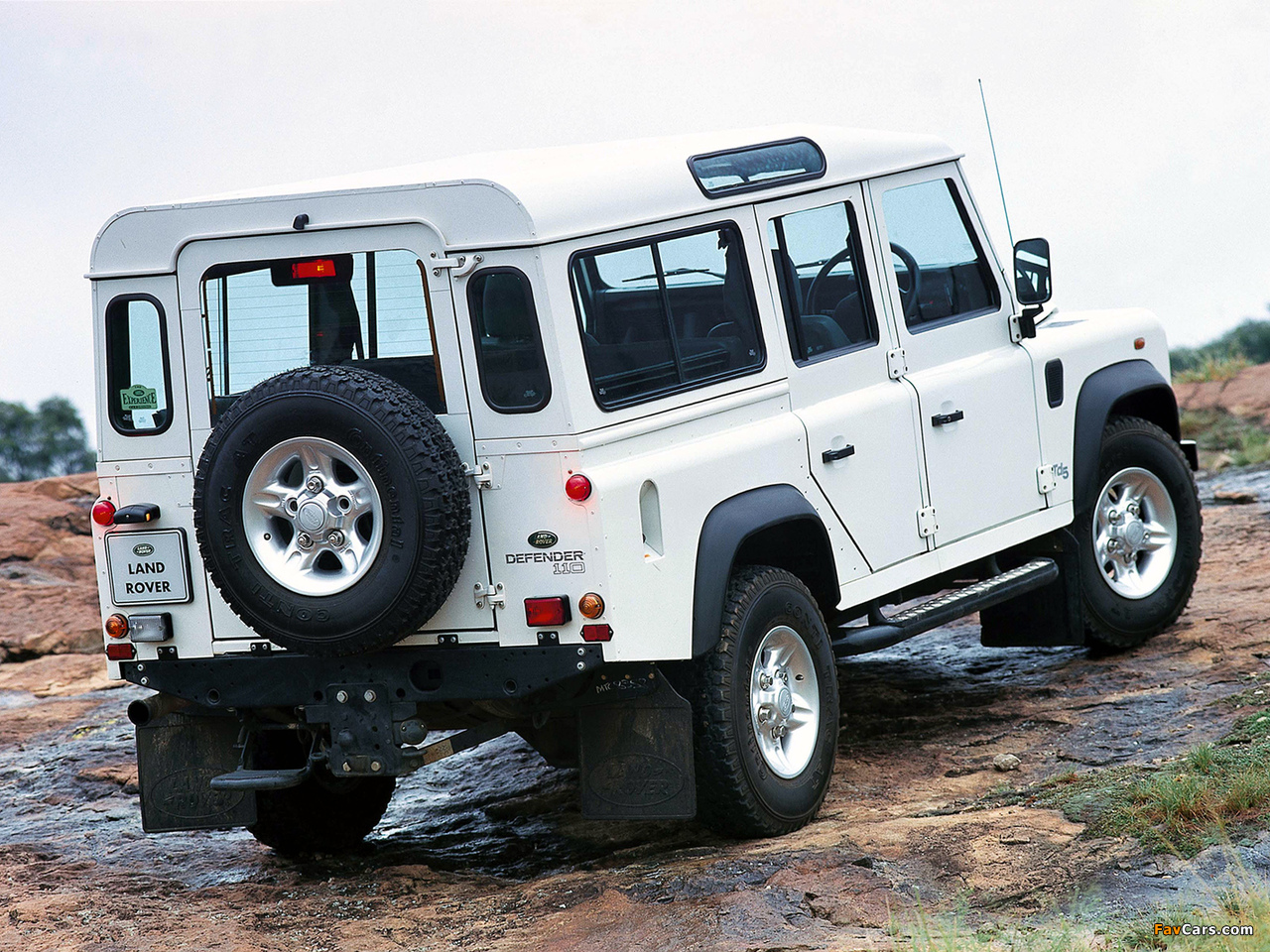 Land Rover Defender 110 Station Wagon ZA-spec 1990–2007 pictures (1280 x 960)