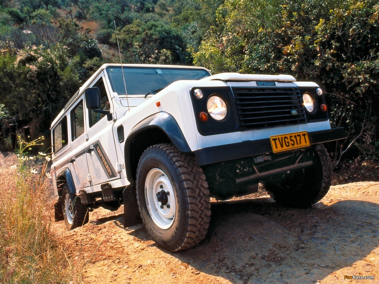 Land Rover Defender 110 Station Wagon ZA-spec 1990–2007 pictures (1280 x 960)