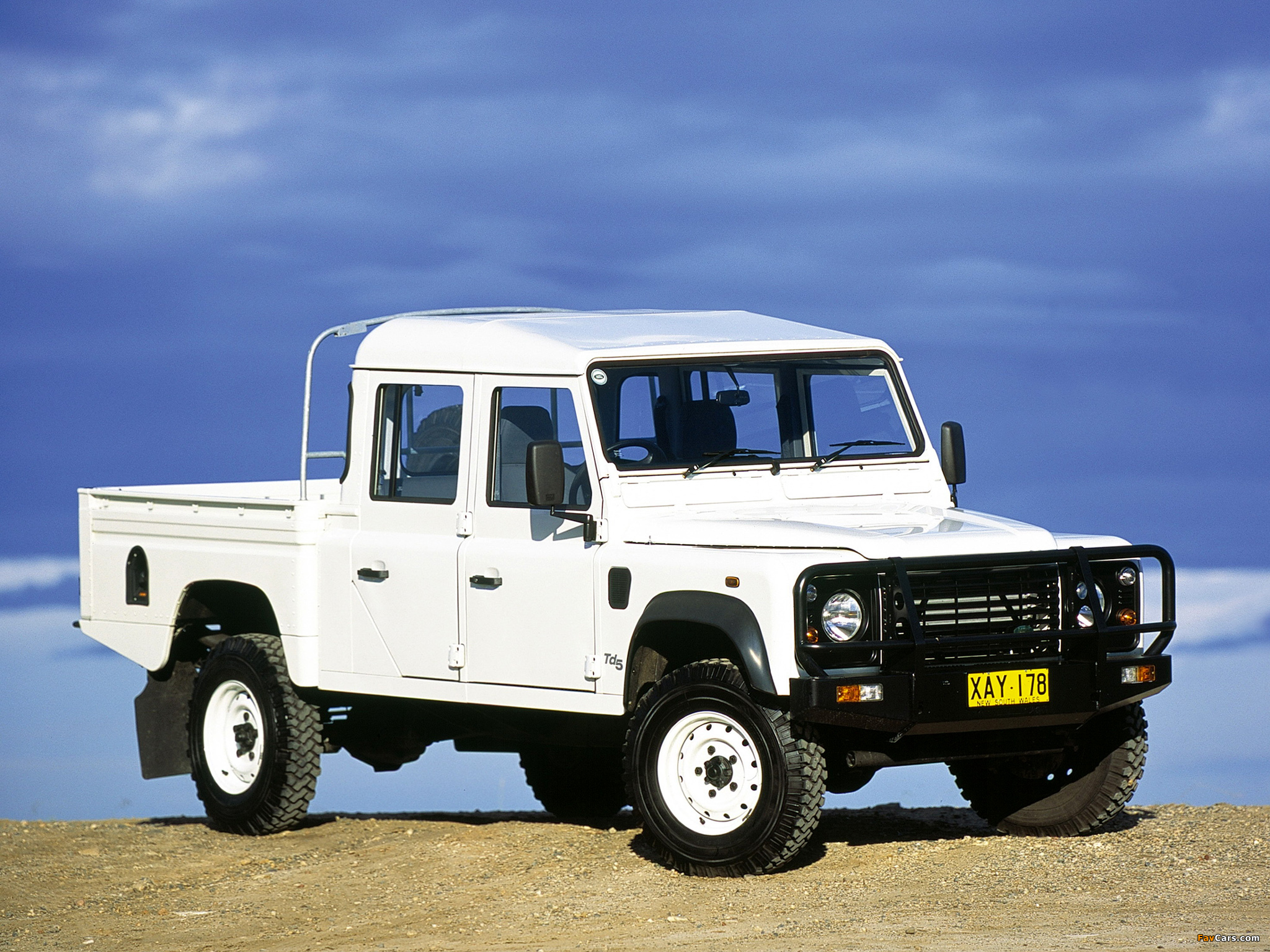 Land Rover Defender 130 Double Cab Pickup AU-spec 1990–2007 wallpapers (2048 x 1536)