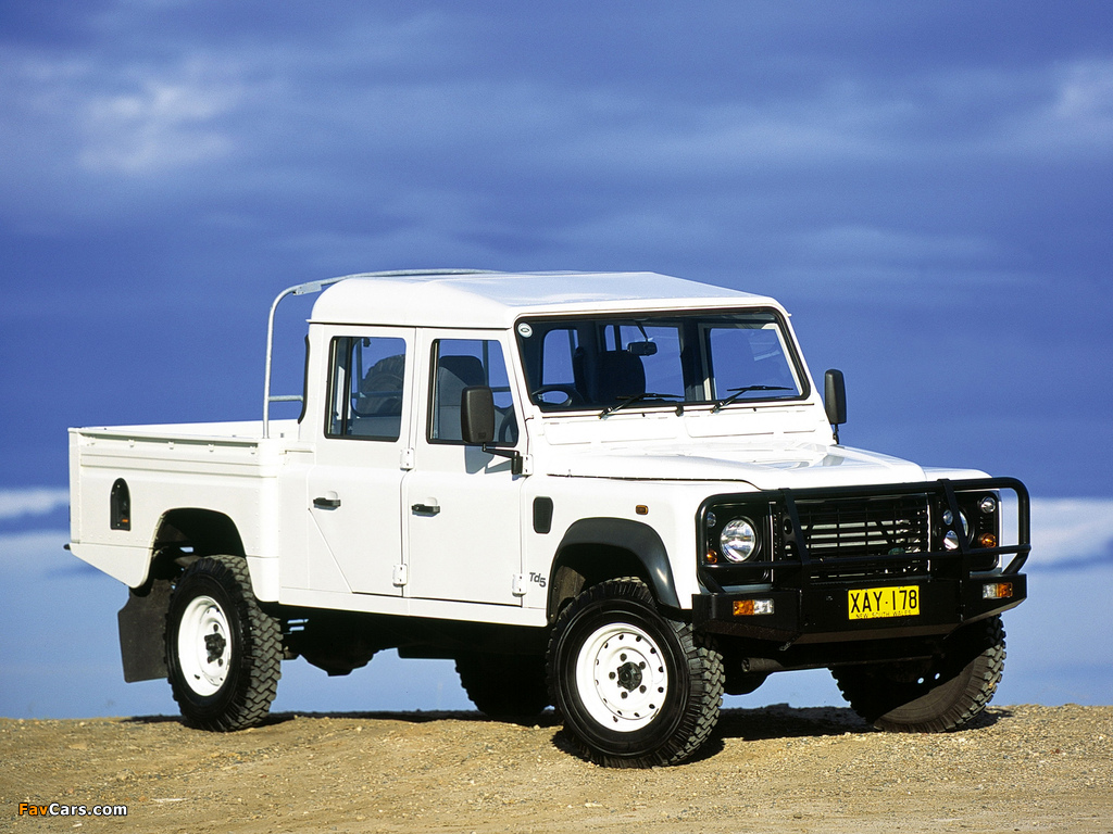 Land Rover Defender 130 Double Cab Pickup AU-spec 1990–2007 wallpapers (1024 x 768)
