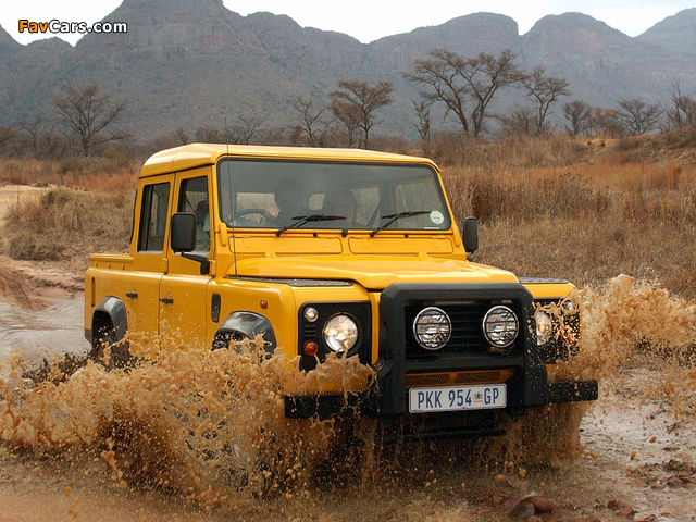 Land Rover Defender 110 Double Cab Pickup ZA-spec 1990–2007 wallpapers (640 x 480)