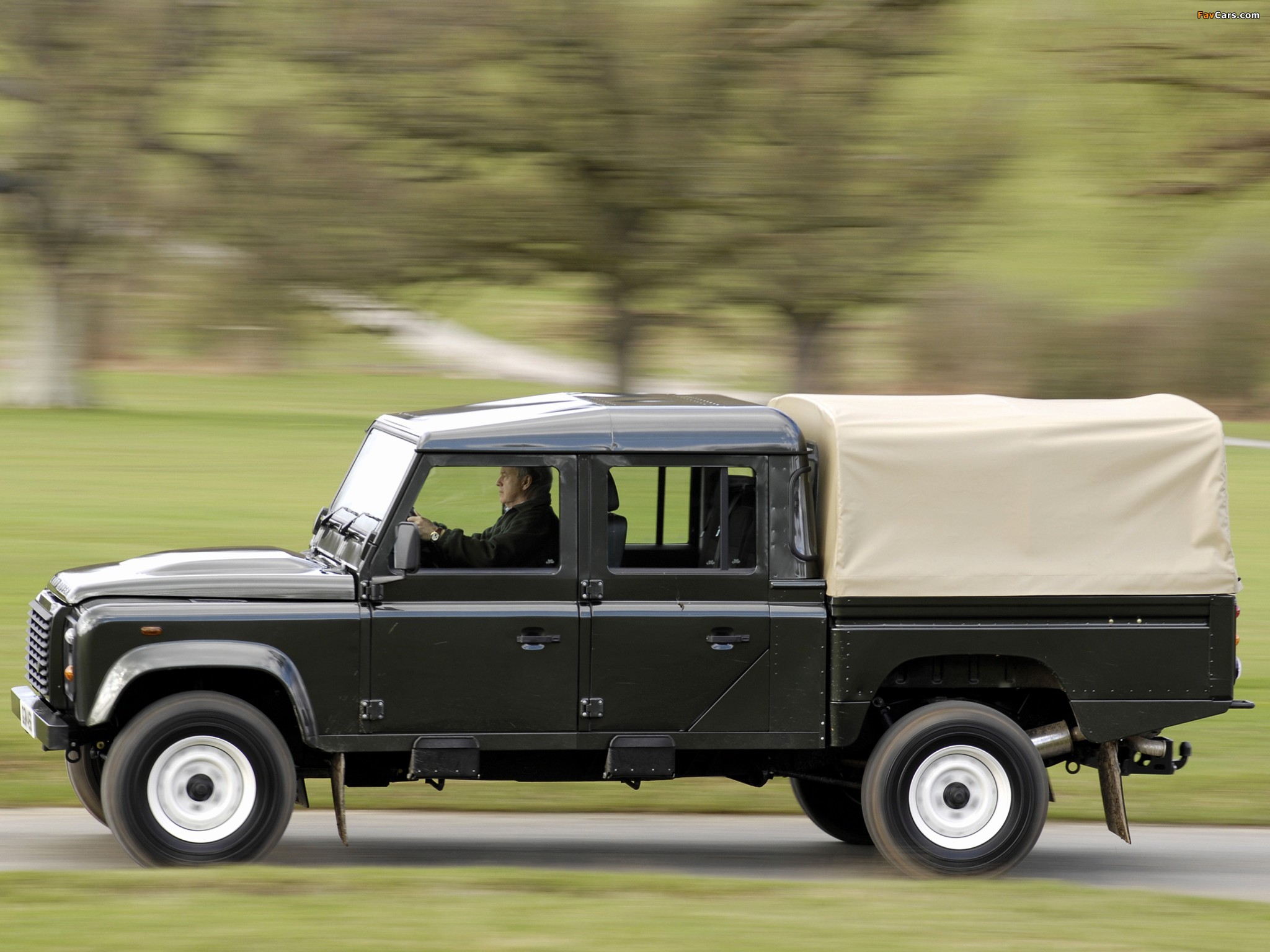 Land Rover Defender 130 Double Cab High Capacity Pickup UK-spec 2007 images (2048 x 1536)