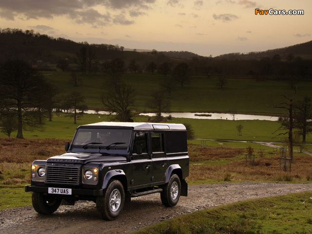 Land Rover Defender 110 Station Wagon UK-spec 2007 images (640 x 480)