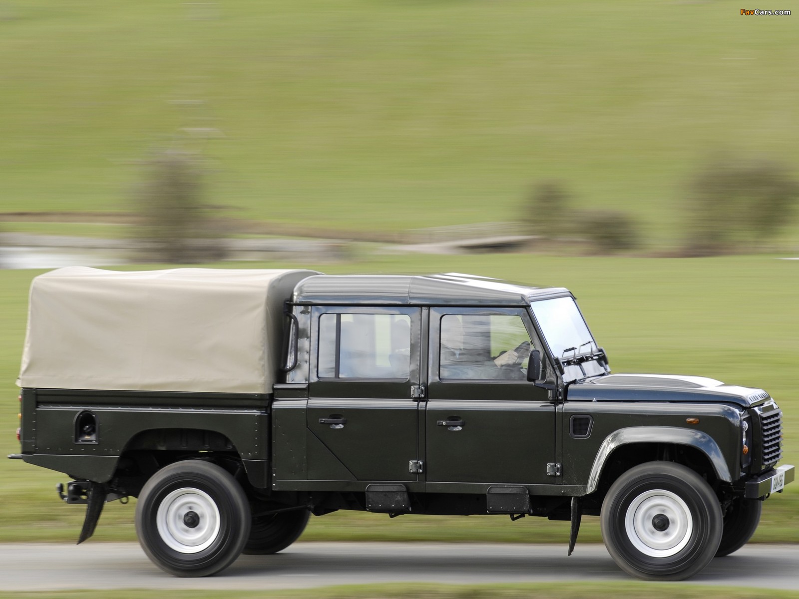 Land Rover Defender 130 Double Cab High Capacity Pickup UK-spec 2007 photos (1600 x 1200)