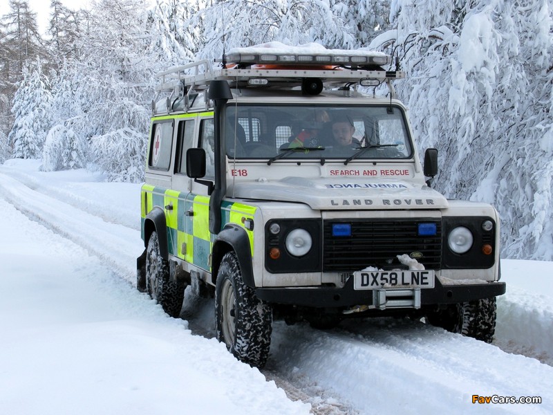 Land Rover Defender 110 Station Wagon Ambulance 2007 wallpapers (800 x 600)