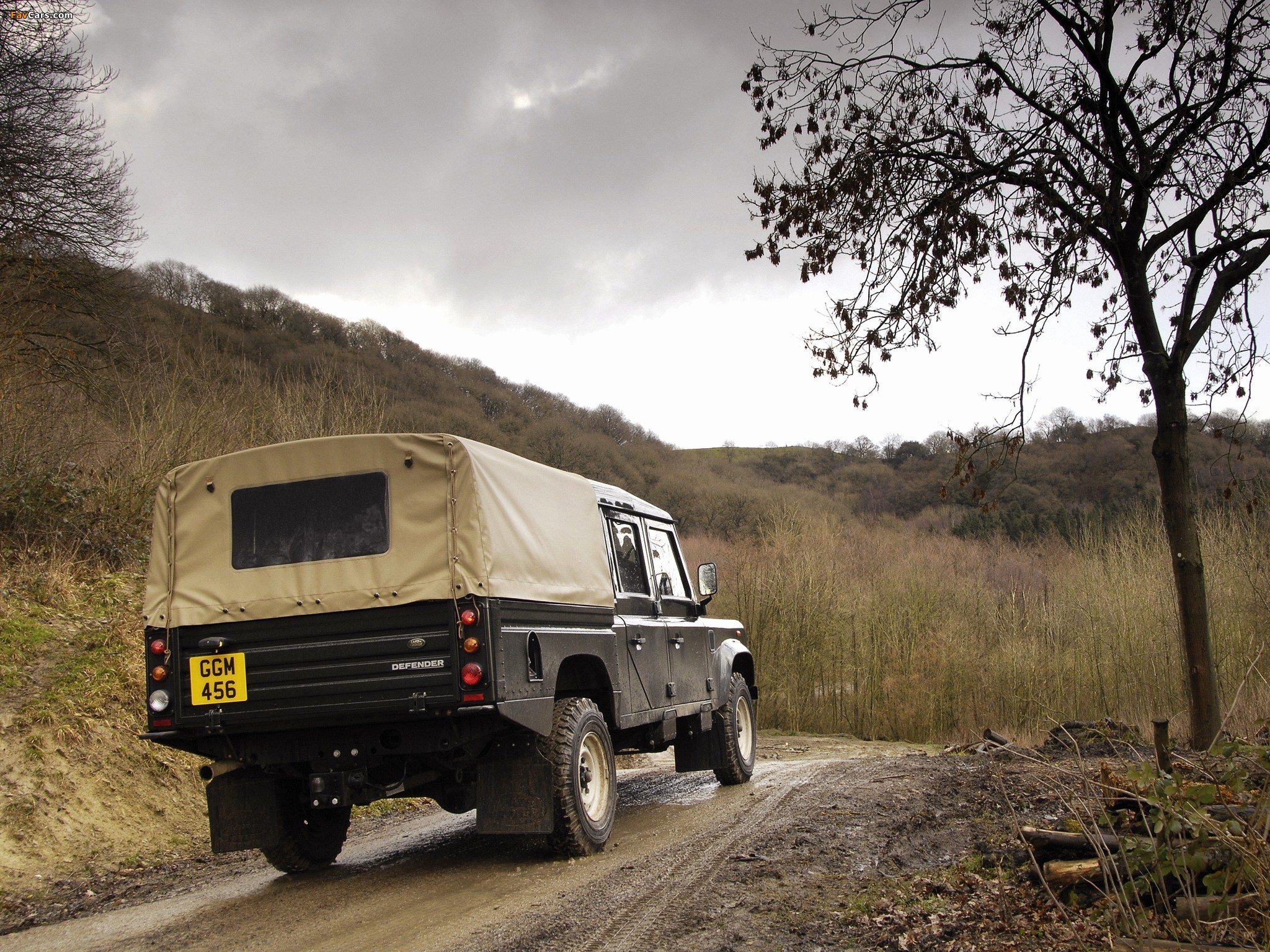 Land Rover Defender 130 Double Cab High Capacity Pickup UK-spec 2007 wallpapers (2048 x 1536)