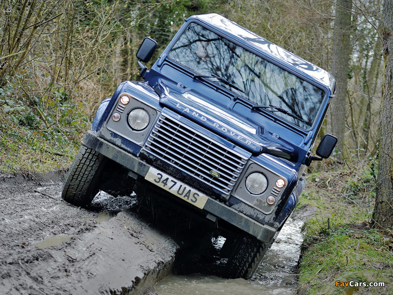 Land Rover Defender 110 Utility Wagon UK-spec 2009 photos (800 x 600)