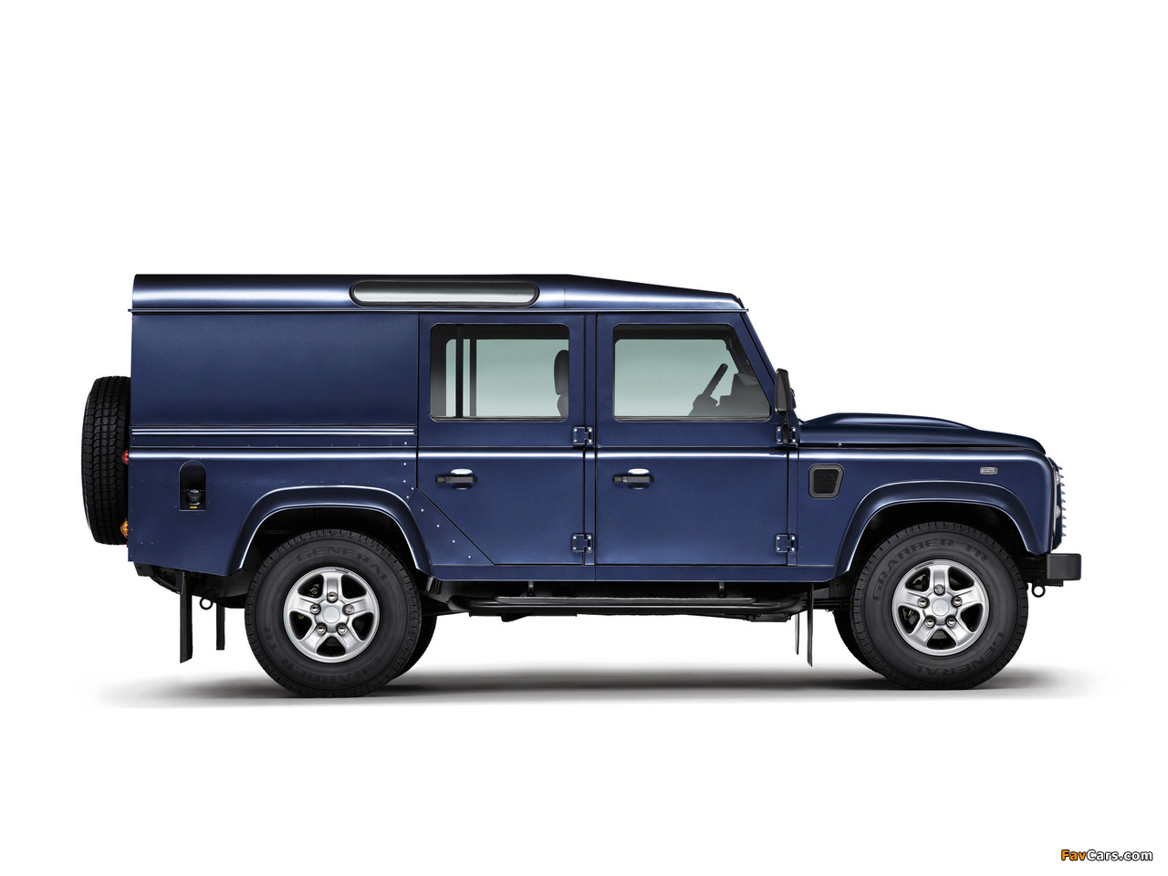 Land Rover Defender 110 Utility Wagon UK-spec 2009 pictures (1280 x 960)