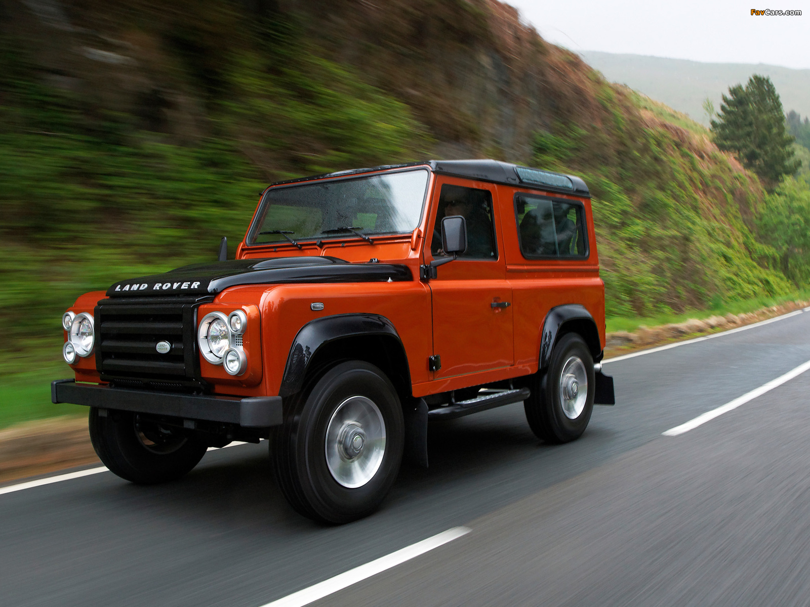 Land Rover Defender Fire 2009 pictures (1600 x 1200)