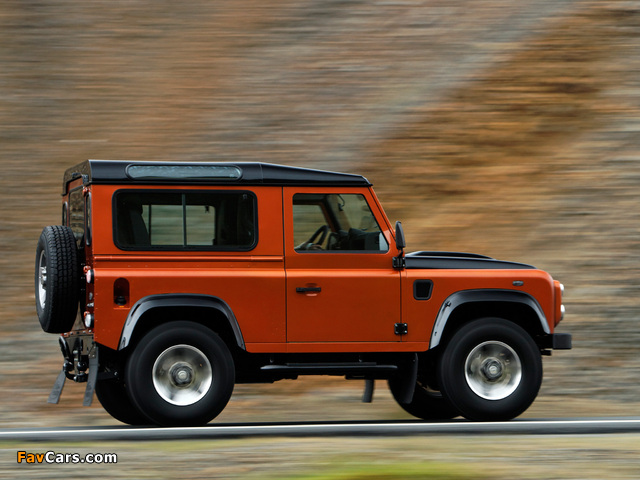 Land Rover Defender Fire 2009 pictures (640 x 480)