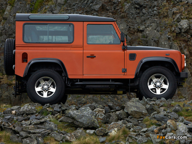 Land Rover Defender Fire 2009 wallpapers (640 x 480)