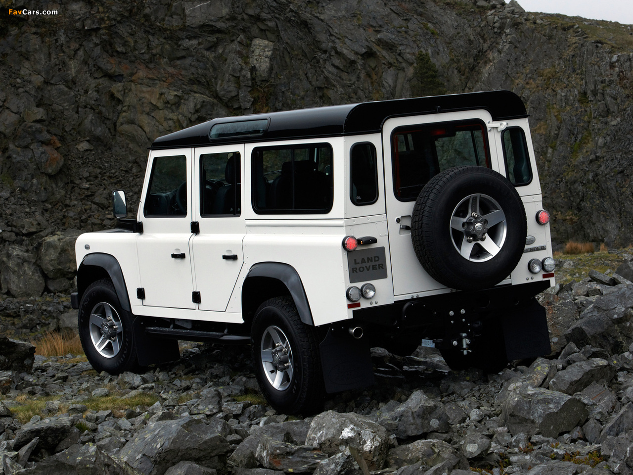 Land Rover Defender Ice 2009 wallpapers (1280 x 960)