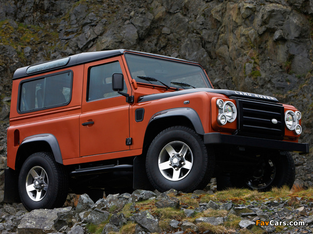 Land Rover Defender Fire 2009 wallpapers (640 x 480)