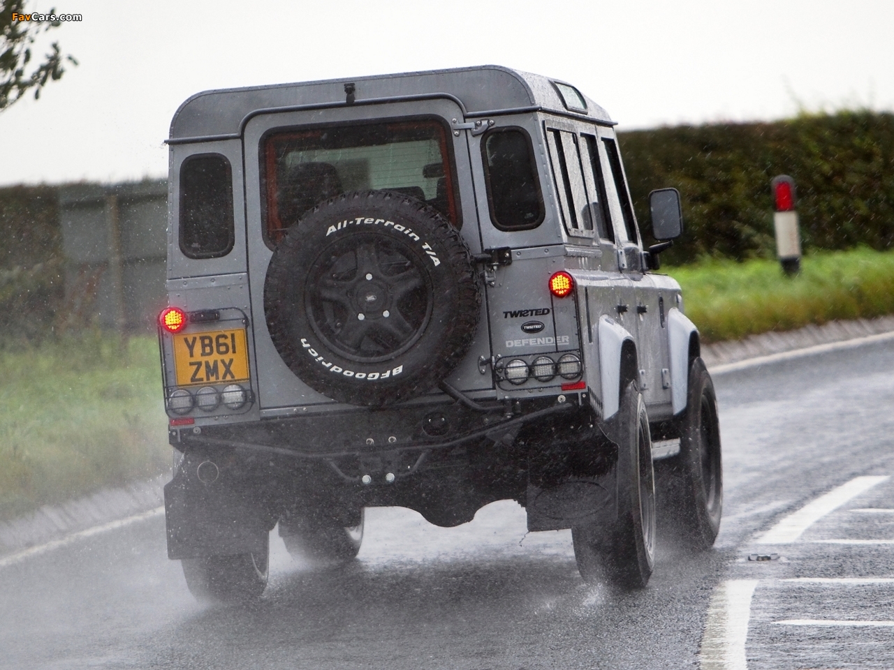 Twisted Land Rover Defender 110 Station Wagon French Edition 2012 wallpapers (1280 x 960)