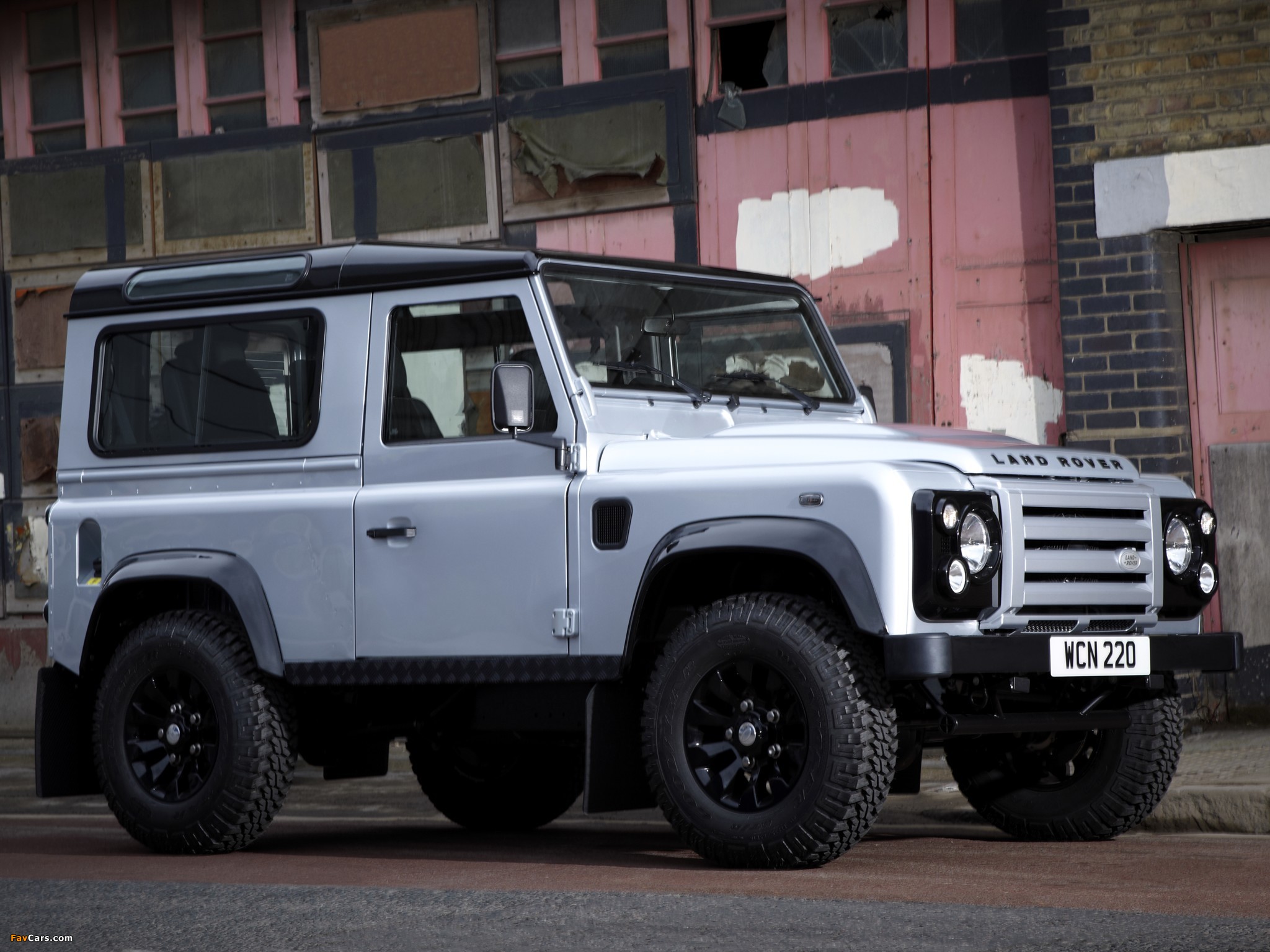 Land Rover Defender 90 Station Wagon X-Tech 2011 images (2048 x 1536)