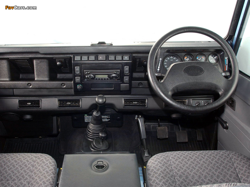 Photos of Land Rover Defender 110 Double Cab Pickup ZA-spec 1990–2007 (800 x 600)