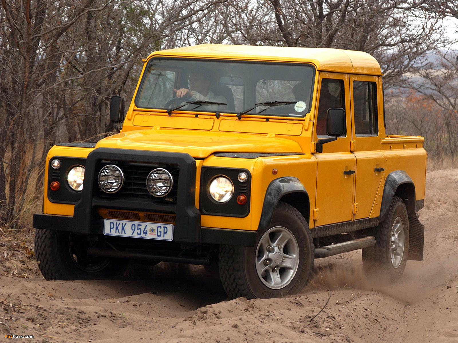 Photos of Land Rover Defender 110 Double Cab Pickup ZA-spec 1990–2007 (1600 x 1200)