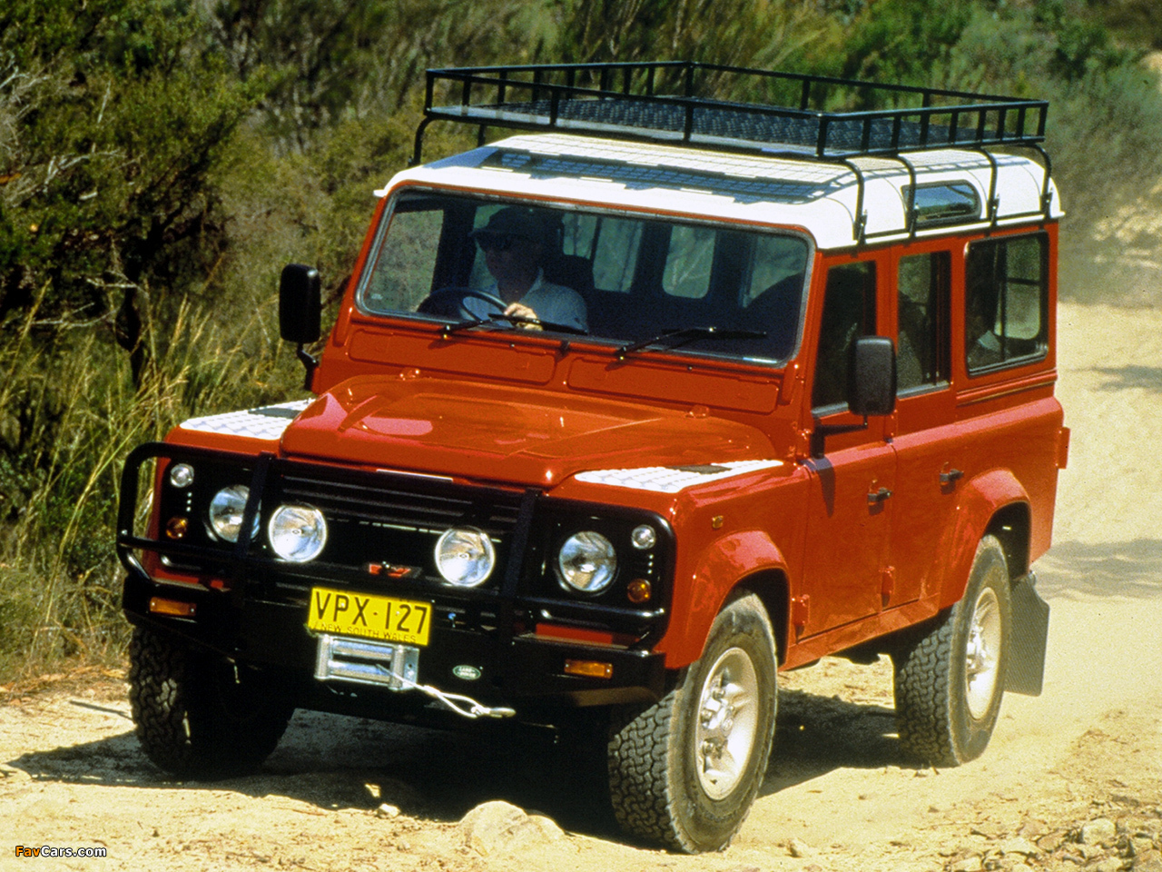 Photos of Land Rover Defender 110 Station Wagon AU-spec 1990–2007 (1280 x 960)