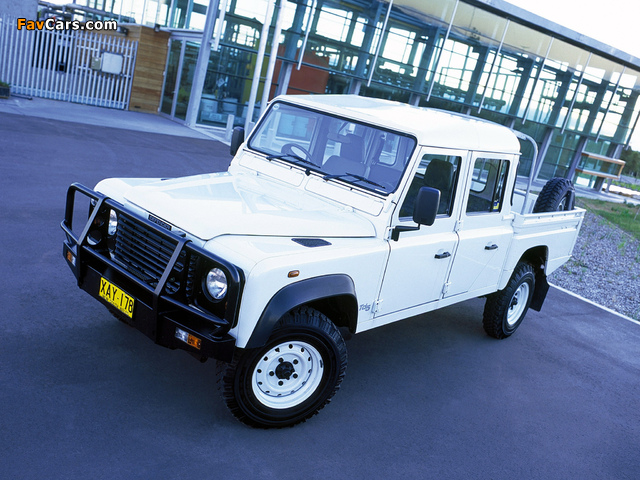 Photos of Land Rover Defender 130 Double Cab Pickup AU-spec 1990–2007 (640 x 480)