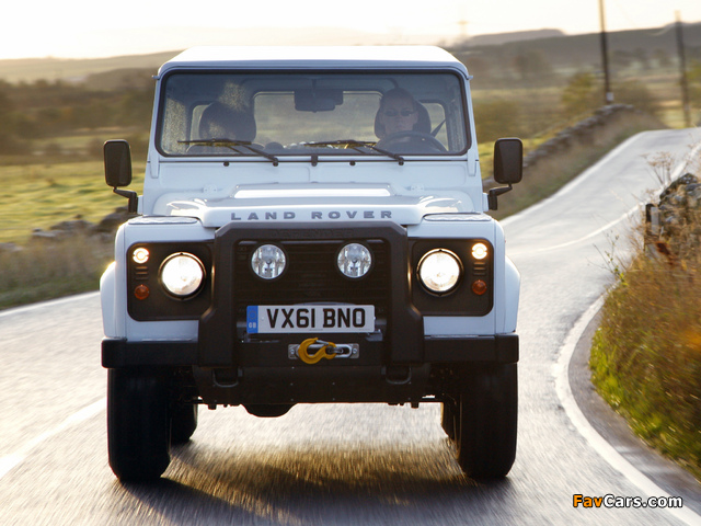 Photos of Land Rover Defender 90 Station Wagon EU-spec 2007 (640 x 480)