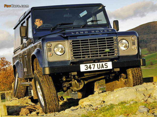 Photos of Land Rover Defender 110 Utility Wagon UK-spec 2009 (640 x 480)