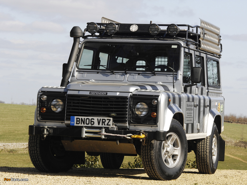 Photos of Land Rover Defender 110 Station Wagon 1990–2007 (1024 x 768)