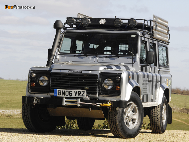 Photos of Land Rover Defender 110 Station Wagon 1990–2007 (640 x 480)