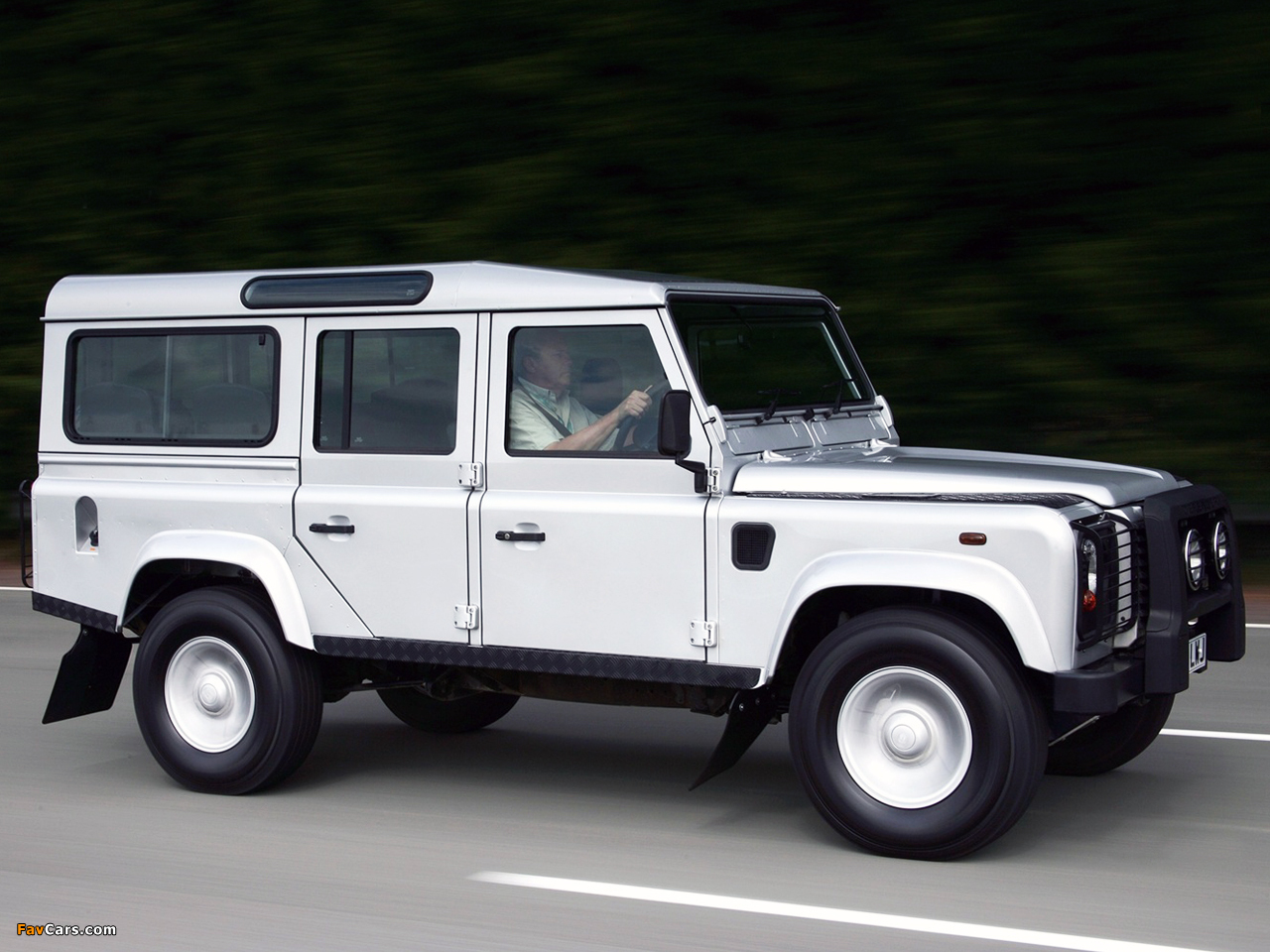 Photos of Land Rover Defender Silver Limited Edition 2005 (1280 x 960)