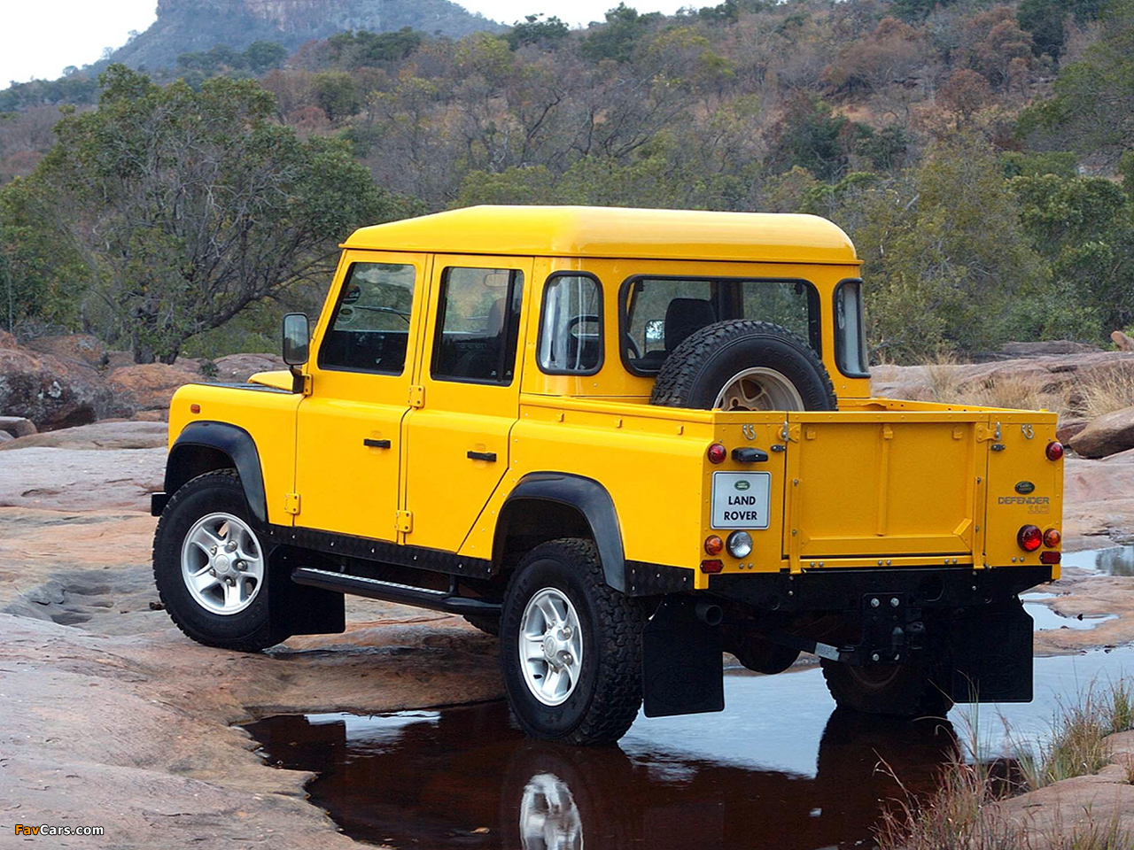 Pictures of Land Rover Defender 110 Double Cab Pickup ZA-spec 1990–2007 (1280 x 960)